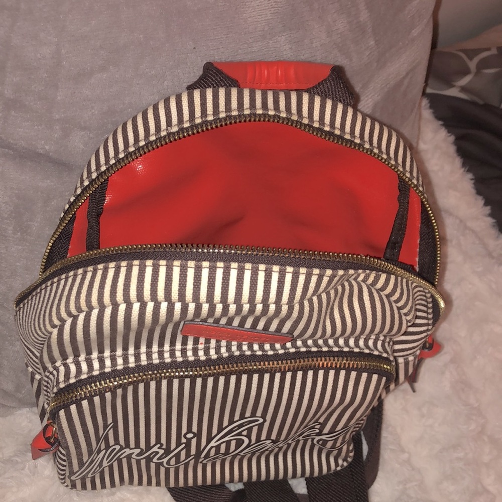 🔥ACT FAST🔥 RARE Henri Bendel Mini Backpack - Picture 4 of 4